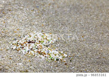 長崎ガラスの砂浜　ガラスのビーチ 96853161
