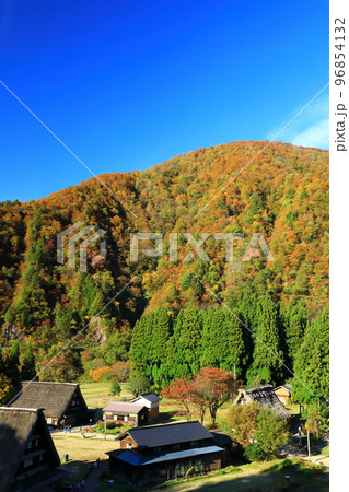 五箇山 菅沼合掌造り集落 紅葉風景 五箇山 菅沼合掌造り集落 紅葉風景 96854132