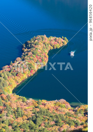 《栃木県》紅葉の八丁出島・秋の奥日光中禅寺湖《紅葉最盛期》 《栃木県》紅葉の八丁出島・秋の奥日光中禅寺湖《紅葉最盛期》 96856420