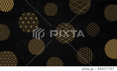 金色の和柄の丸いフレーム背景 96857707