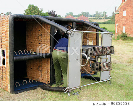 熱気球　バスケット パイロット 計器類の点検 96859558