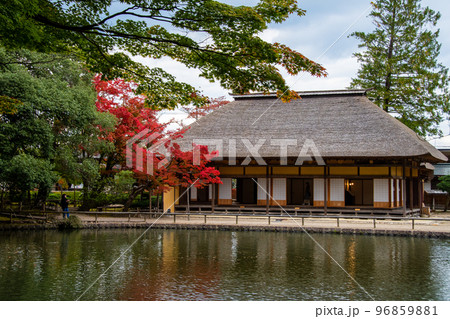 国指定史跡・名勝　有備館　回遊式池泉庭園と御改所 96859881