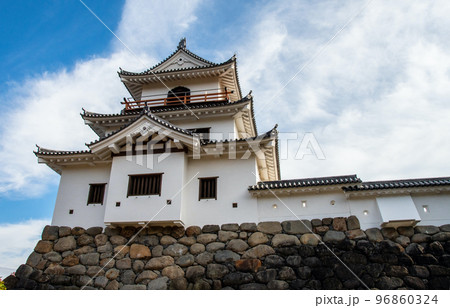 片倉景綱の功績により一国一城令の特例となった白石城天守閣の西面 96860324