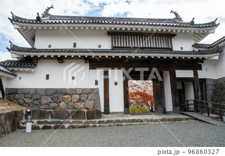 片倉景綱の功績により一国一城令の特例となった白石城 大手二ノ門 正面 96860327