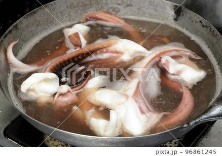 セーイカ下足のボイル（下ごしらえ） 96861245