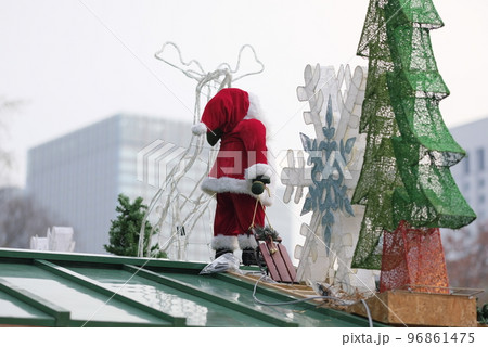 サンタクロースの後ろ姿の写真素材 [96861475] - PIXTA