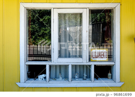 Window house in Castro town - Chile 96861699