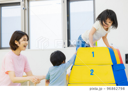 保育　運動　習い事　幼児　 96862798