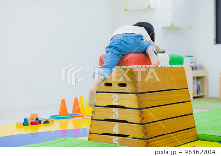 保育　運動　習い事　幼児　 96862804