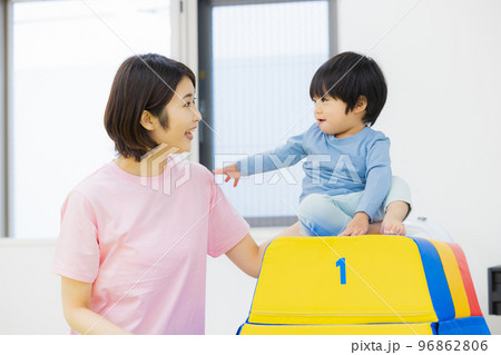 保育　運動　習い事　幼児　 96862806