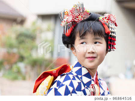 日本髪の似合う7歳の女の子 七五三詣の写真素材 [96864516] - PIXTA