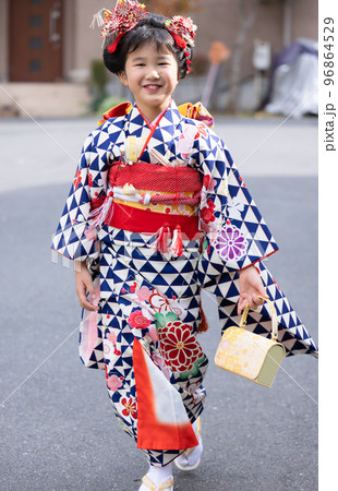 日本髪の似合う7歳の女の子 七五三詣の写真素材 [96864529] - PIXTA