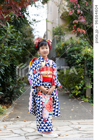 日本髪の似合う7歳の女の子　七五三詣 96864604