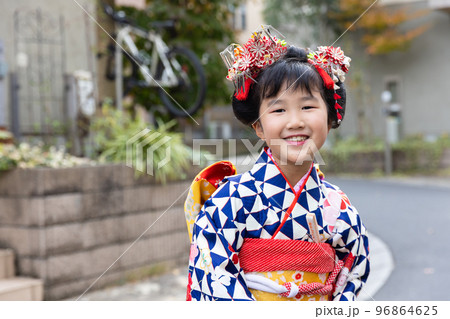 日本髪の似合う7歳の女の子 七五三詣の写真素材 [96864625] - PIXTA