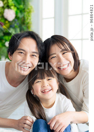 笑顔の親子　フォトスタジオ　写真館 96864821