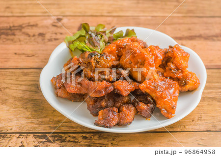 ヤンニョムポークとチキン ヤンニョムポークとチキン 96864958
