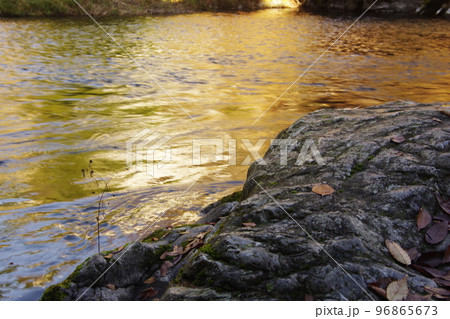紅葉色に流れる多摩川 紅葉色に流れる多摩川 96865673