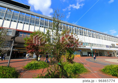 【岡山県】晴天のJR岡山駅 96865774