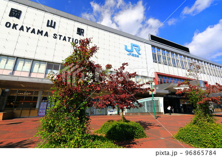 【岡山県】晴天のJR岡山駅 96865784