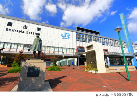 【岡山県】晴天のJR岡山駅 96865786