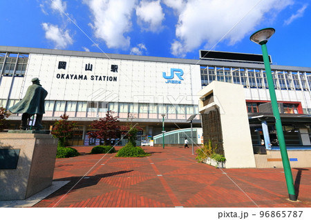 【岡山県】晴天のJR岡山駅 【岡山県】晴天のJR岡山駅 96865787