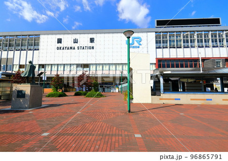 【岡山県】晴天のJR岡山駅 96865791