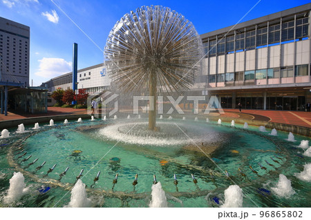 【岡山県】晴天のJR岡山駅 96865802