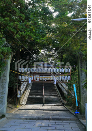 【岡山県】晴天の吉備津神社（北の参道） 96865846