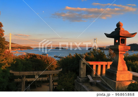 黄昏の瀬戸大橋（下津井瀬戸大橋） 96865868