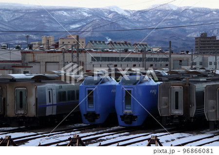 函館運輸所に置かれるキハ281系 函館運輸所に置かれるキハ281系 96866081