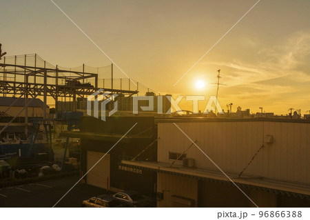 大阪 木津川橋(国道43号線)から南側のすばらしい夕景 96866388