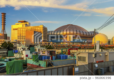 尻無川を挟んで京セラドーム大阪を望む 夕景 尻無川を挟んで京セラドーム大阪を望む 夕景 96866396