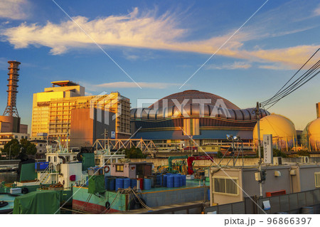 尻無川を挟んで京セラドーム大阪を望む　夕景 96866397