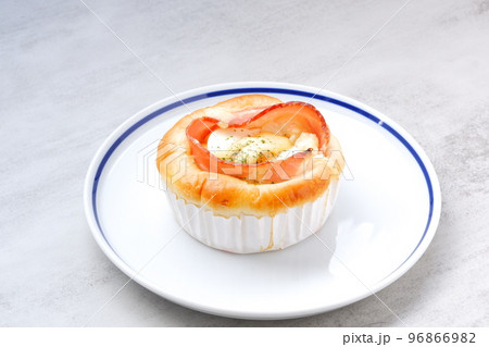 とろとろ玉子のベーコンポテトパン とろとろ玉子のベーコンポテトパン 96866982