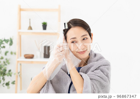 ヘアカラー 女性 ヘアカラー 女性 96867347