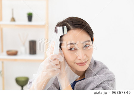 ヘアカラー 女性 ヘアカラー 女性 96867349