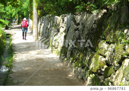 【重要伝統的建造物群保存地区】坂本の穴太衆積みの石垣2　滋賀県大津市 96867781