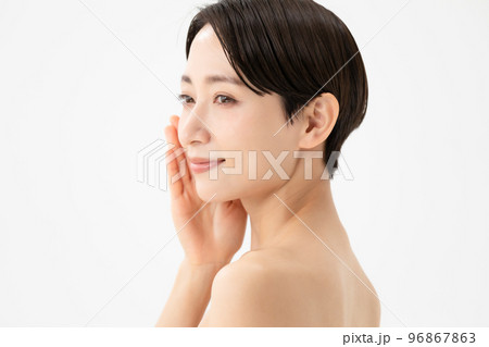 スキンケア　女性　白バック 96867863