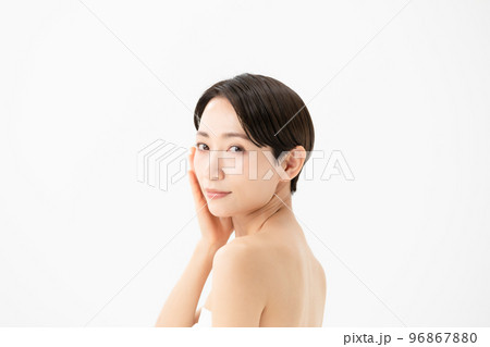 スキンケア　女性　白バック 96867880