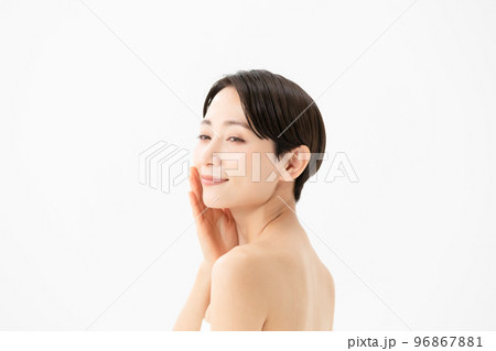 スキンケア　女性　白バック 96867881