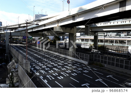 首都高速神奈川1号横羽線と国道1号線 首都高速神奈川1号横羽線と国道1号線 96868574