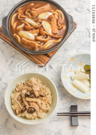 キノコの炊込み御飯 キノコの炊込み御飯 96869251