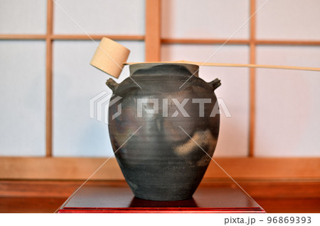 水指としての種つぼ 96869393