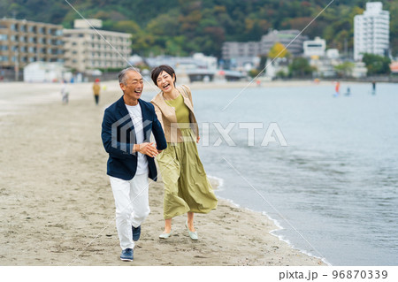 シニアカップル　旅行　セカンドライフ 96870339