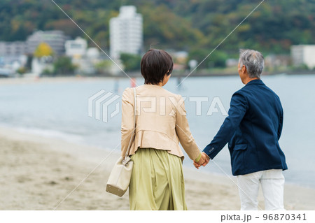 シニアカップル　旅行　セカンドライフ 96870341