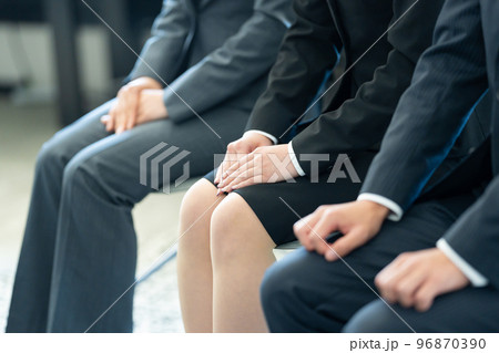 面接　就職活動　大学生 96870390