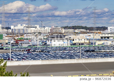 スリーエム 仙台港パークからみた冬の仙台港の風景 出荷する自動車 宮城県仙台市 スリーエム 仙台港パークからみた冬の仙台港の風景 出荷する自動車 宮城県仙台市 96872036