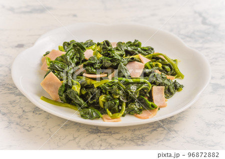 ホウレン草とハムのバター炒め ホウレン草とハムのバター炒め 96872882