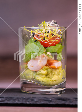 Avocado shrimp arugula mayonaise, espelette pepper and lemon, leek sprouts recipe Avocado shrimp arugula mayonaise, espelette pepper and lemon, leek sprouts recipe 96874313