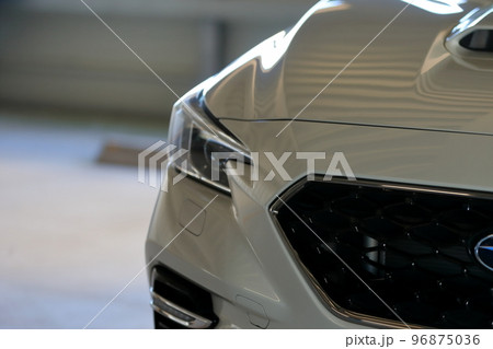 車のヘッドライト イメージ 車のヘッドライト イメージ 96875036